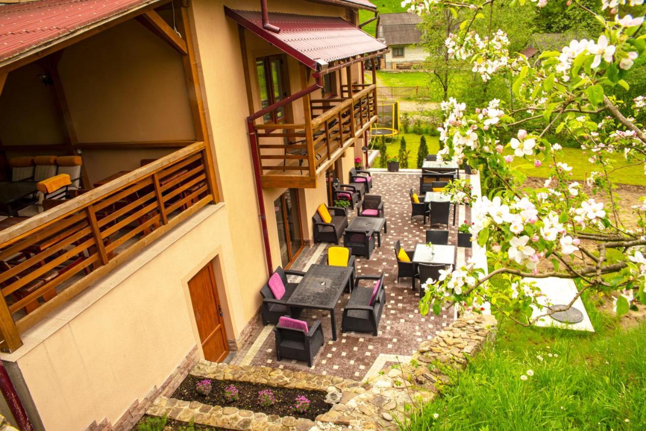 Купецький Двір Hotel Mizhhirya  Exterior photo