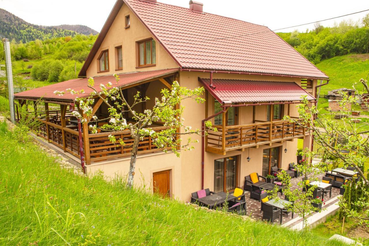 Купецький Двір Hotel Mizhhirya  Exterior photo