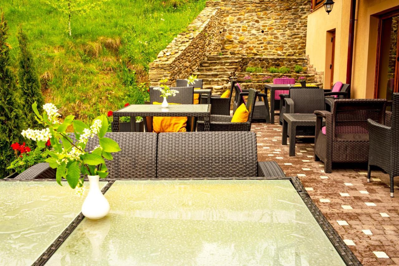 Купецький Двір Hotel Mizhhirya  Exterior photo