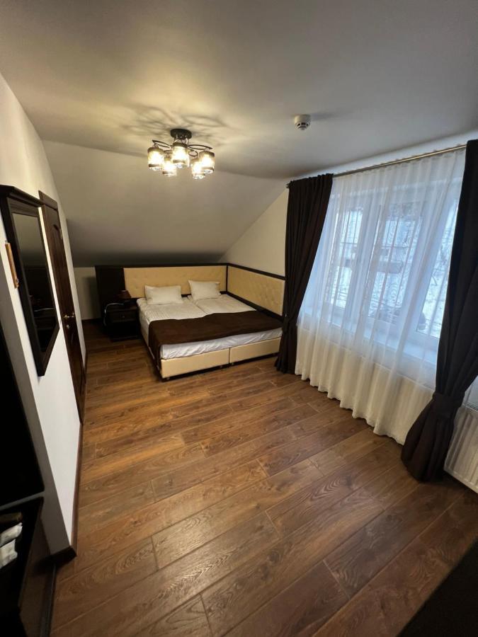 Купецький Двір Hotel Mizhhirya  Exterior photo